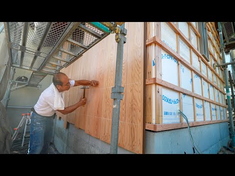 インドの建築家の家の御影石の舗装と木製の外装  庭園