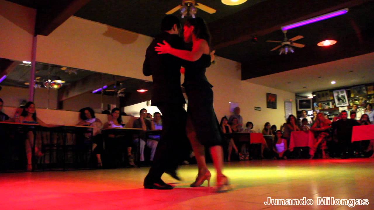 CRISTIAN CORREA Y FATIMA VITALE EN LA MILONGA 10 (Tango) 02