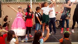Bailando en el día de la familia