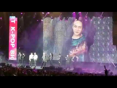 Stray kids doing Aegyo [Live in Germany]