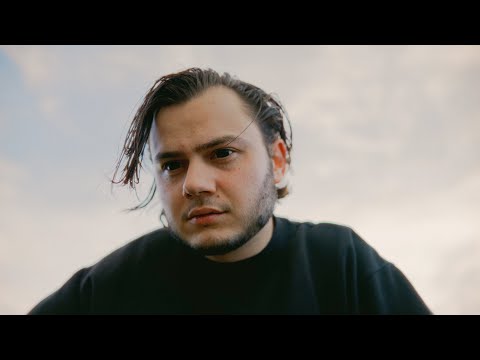 Video thumbnail for Under the northern lights.