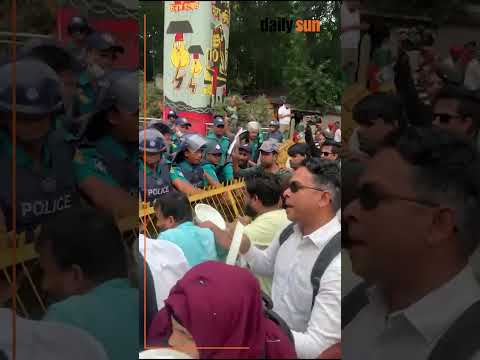 Disabled graduates attempt to break police barricade