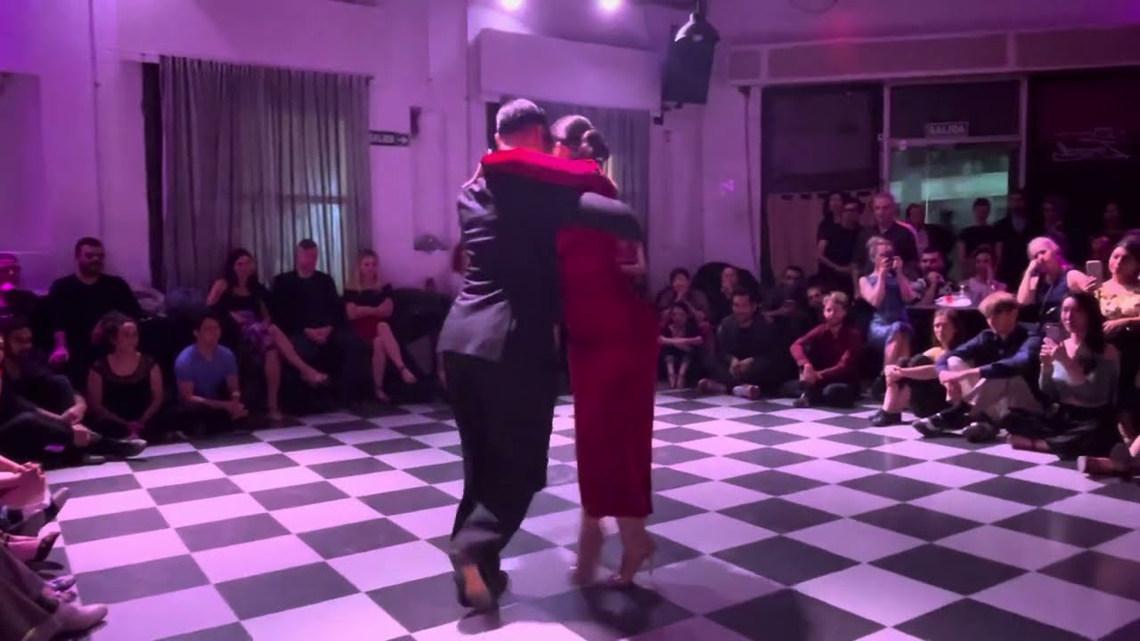Video thumbnail for Suyay Quiroga y Jonny Carvajal @ El Zorzal Milonga Tango Bar 8/8/24 #2 (Subscribe)