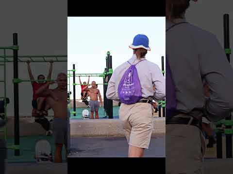 The strongest nerd in the world | NERD PRANK #anatoly #respect #calisthenics