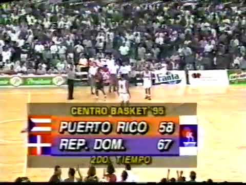 José Grillo Vargas hace donqueo en la cara a José Picolin Ortiz , Centro Básquet 95.