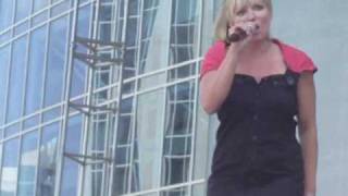 Julie Roberts   No Way Out CMA Fan Fest 2010