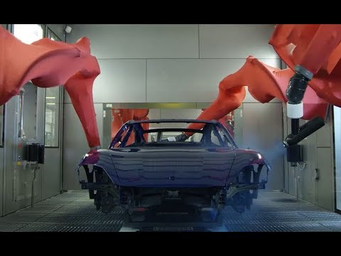 , title : 'Come viene prodotta la prima supercar elettrica di Porsche: il timelapse | Insider Italiano'