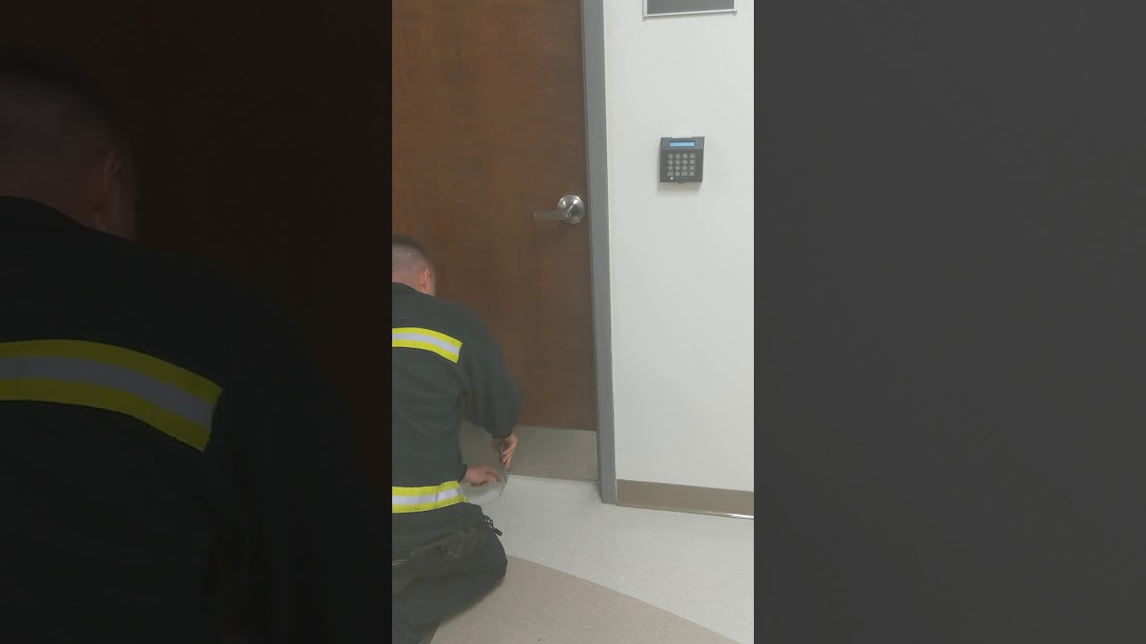 Under the Door Tool 1