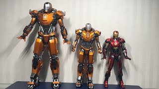 DIECAST PEACEMAKER King Arts MK36 vs PLASTIC Hot Toys MK36 1/9 scale