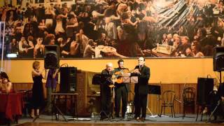 Pancho Martinez Pey canta en Canning con su papá Cacho y Lautaro Capella.