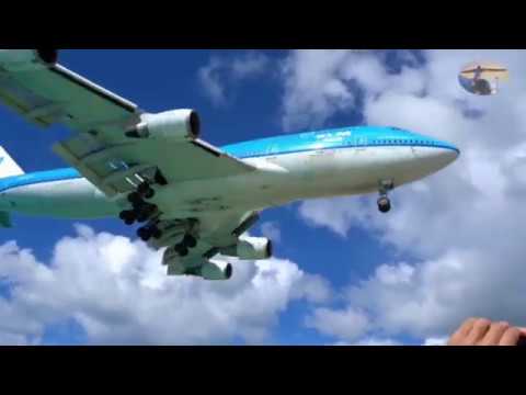 dangerous and spectacular Maho Beach at St  Maarten aircraft
