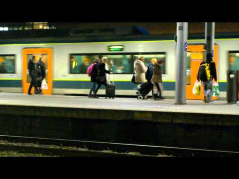 NSB type 72 arriving Oslo central station (line L1)