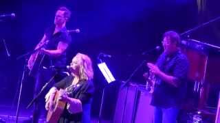 Mary Chapin Carpenter, Why Shouldn&#39;t We (All for the Hall)