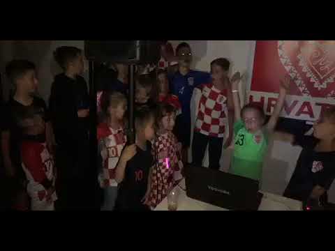 Mali australski Hrvati pjevaju 'Moja domovina'