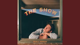 Musik-Video-Miniaturansicht zu Must Be Love Songtext von Niall Horan