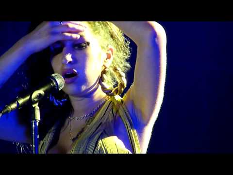 Amy Winehouse - On The Outside (looking in) Live in Recife Summer Soul Festival 13/01 HD