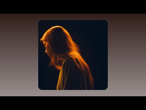 Lizzy McAlpine - Pushing It Down and Praying