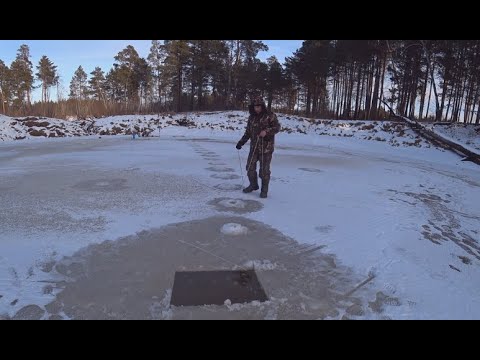 Один ставлю сети под лед!