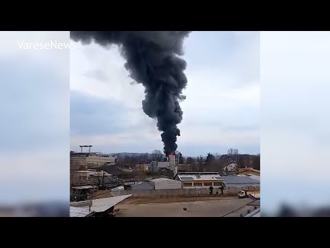 Incendio a Gavirate, brucia una torre per la produzione di asfalto