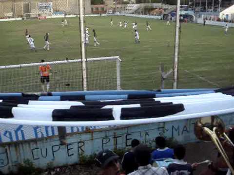 "Daria la vida por verte campeon" Barra: La Banda del Mate • Club: Argentino de Quilmes