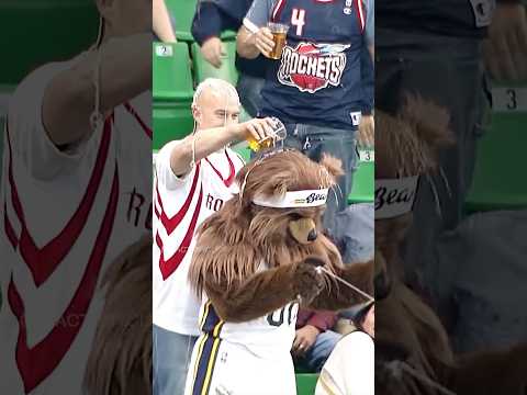 This mascot is WILD for this 😳🤣 #shorts