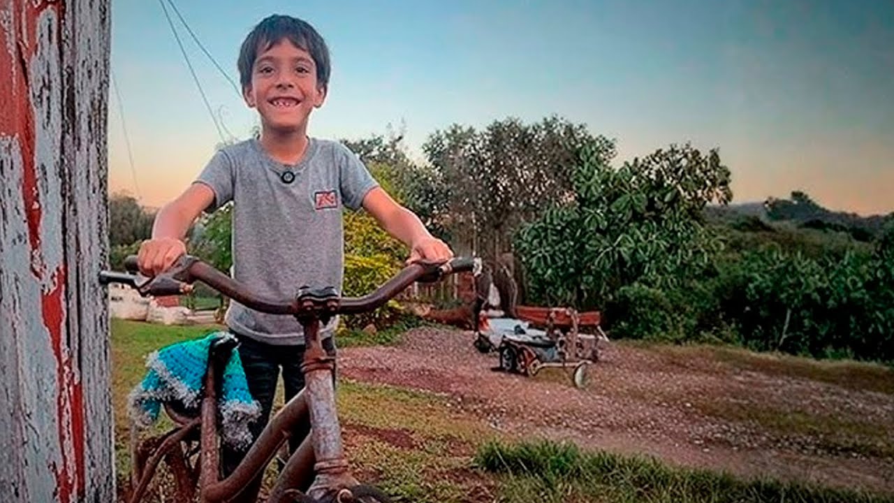 LA GRAN NAVIDAD DE MATEO: hace meses andaba en bici sin gomas pero el sueño se le cumplió