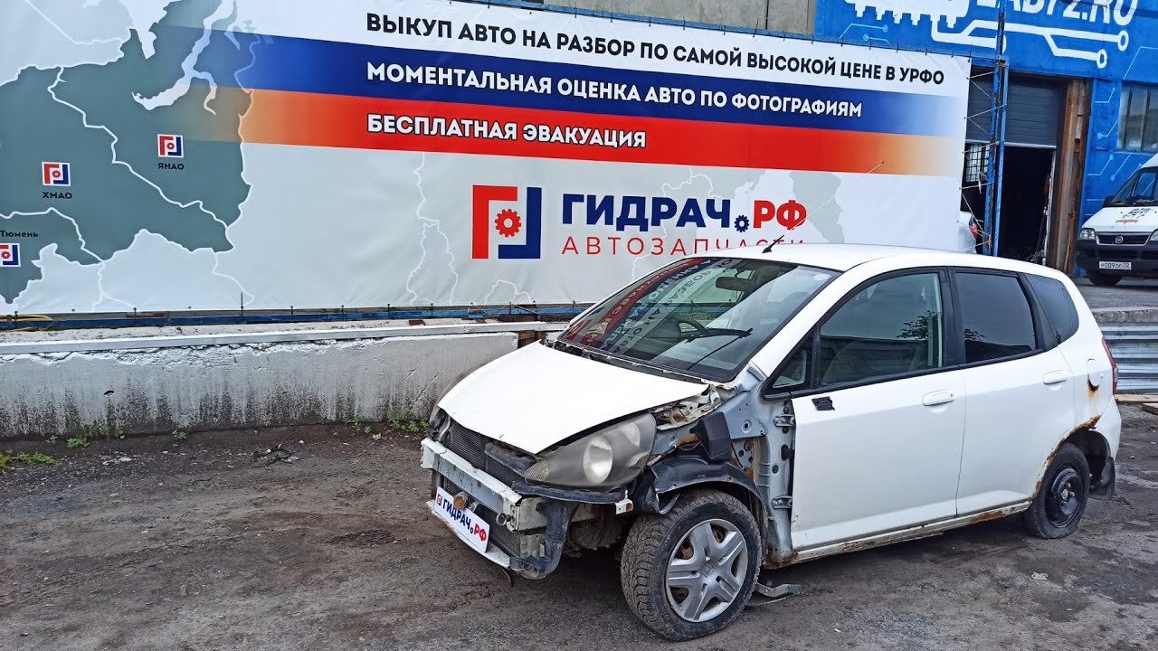 Амортизатор передний левый Honda Fit 333332. KYB (Kayaba).