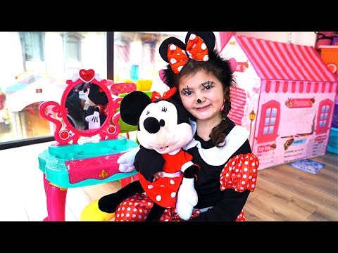 Öykü'ye Minnie Mouse Makyajı Yaptık Öykü pretend play witch costume & kids make up toys Minnie Mouse