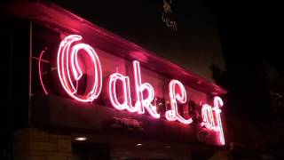 preview picture of video 'Oak Leaf Lounge Neon Sign, Forest Park, Il.'