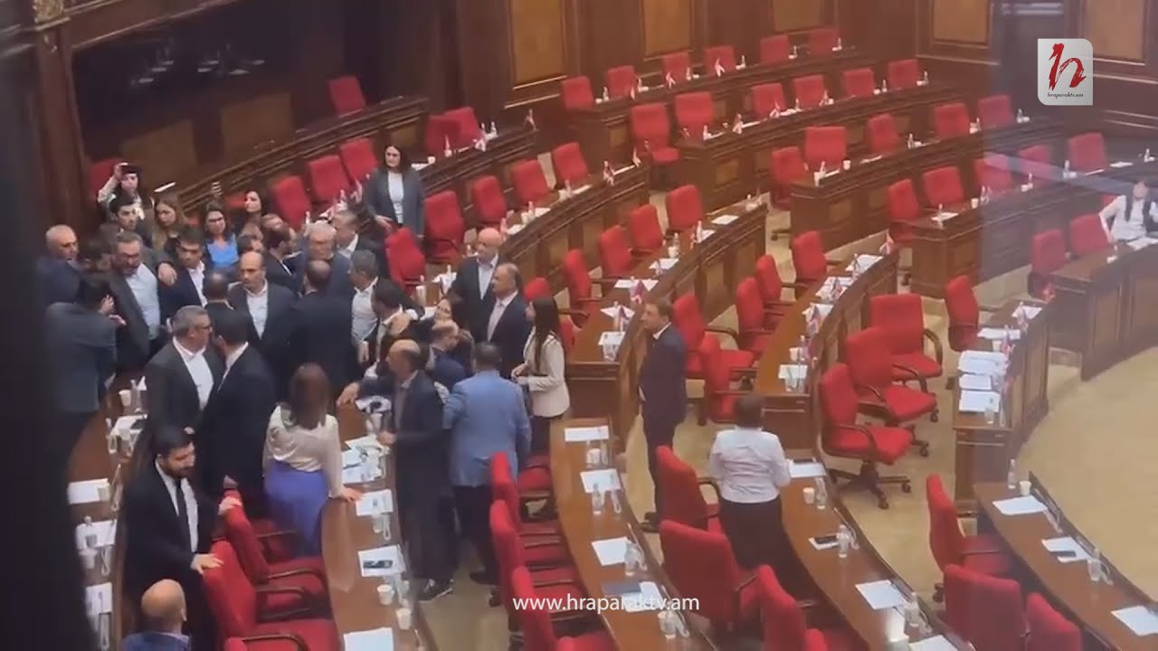 Խորհրդարանում իրավիճակը լարվեց. իրար են քաշքշում