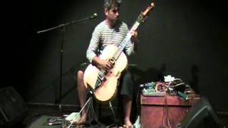2012-11-13 Paolo Angeli con la sua chitarra sarda preparata