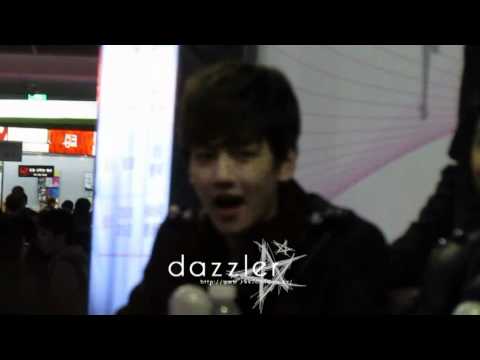 [FANCAM] 120421 - fansigning BAEKHYUN focused
