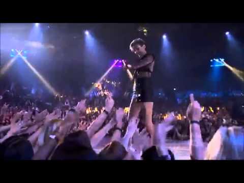 Miley Cyrus   Wins Summer Song The Teen Choice Awards 2013)