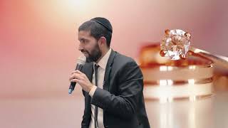 הרב רדף אחרי העני שלקח ממנו את הטבעת היקרה 💍 והעני... בורח 😱 הרב שניר גואטה בסיפור נדיר - עם כתוביות (הרב שניר גואטה) - התמונה מוצגת ישירות מתוך אתר האינטרנט יוטיוב. זכויות היוצרים בתמונה שייכות ליוצרה. קישור קרדיט למקור התוכן נמצא בתוך דף הסרטון