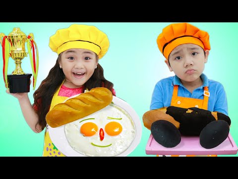 Annie and Sammy Pretend Play Cooking Food Toy Competition with Kitchen Toys