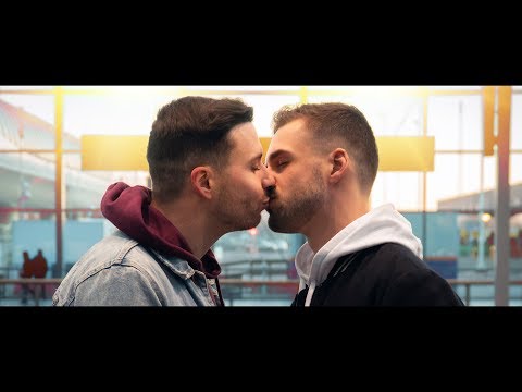 KUSSEN DOOR HET SCHERM - Rutger Vink / Furtjuh (Music Video)