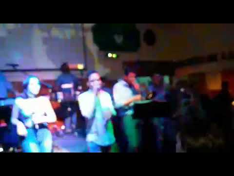 LA QUE MANDA PLENA ENGANCHADOS UNA MORDIDITA Y ALACRÁN.