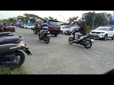 lots of visitors on Saturday night