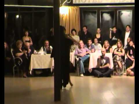  Paulina Cazabon Goméz  and  Carlos Espinoza  are  dancing  to  the  milonga  "  Que Tiempo Aquel  "