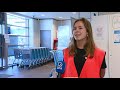 Na vervelende uitingen nu bloemen en chocola voor supermarktmedewerker Iris
