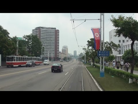 [Alta resolução] Vista frontal do bonde da cidade de Pyongyang (bonde) tipo KT8D5K (Teatro de Arte de Pyongyang → Estação de Pyongyang)