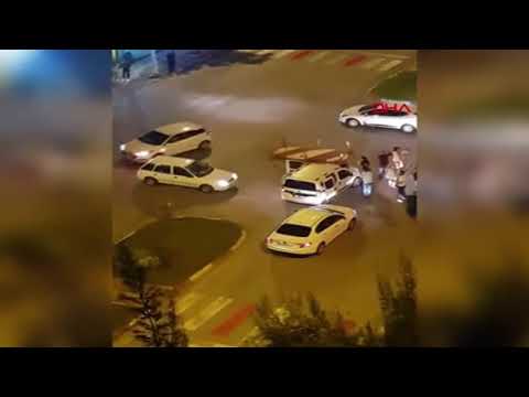 Yolu kapatıp, 'erik dalı gevrektir' türküsüyle oynadılar