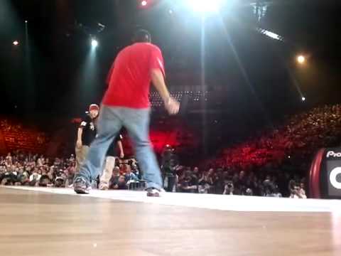 juste debout 2012 bercy final hiphop Salas & ben (legionX) vs Maika & kyoka (Rush ball).mp4