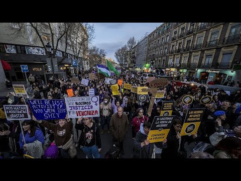 A nők jogaiért és a családon belüli erőszak ellen tüntettek világszerte