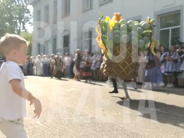 1 сентября в Бугульминской гимназии N 7 прошел креативный и яркий праздник.   Отличный старт нового учебного года!