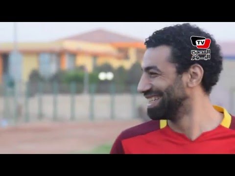 شبيه «محمد صلاح» ينتظر هدية «الفرعون الصغير» 