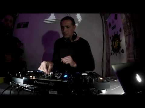Up Shot Bar Live Sessions #001 - Suat DVC