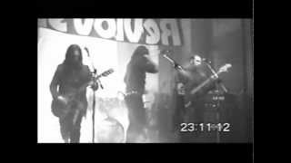 Tony Tuono e i REVOLVER-Non andare nel bosco di notte-Live 21-12-02