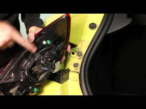 Renault Clio. Modelo 2013. Sustitución lámparas del piloto