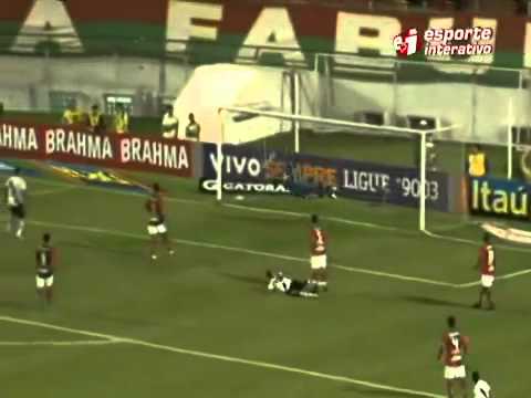 Alecsandro faz golaço de bicicleta e Vasco vence a Portuguesa.flv